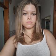 Estudiante con B2 de inglés, experiencia y pasión en artes, nivel básico de italiano y matemáticas